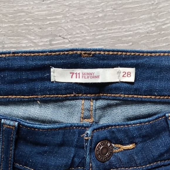 Levis jeans size 28 - Picture 4 of 4